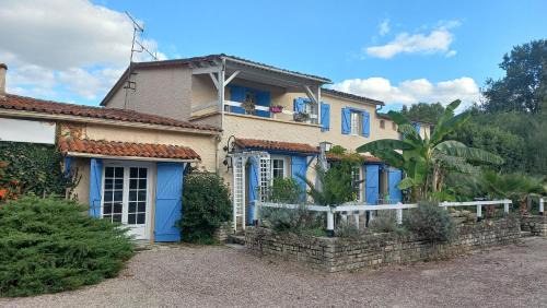 Verteuil-sur-Charente Bed & Breakfast | à La Paloma
