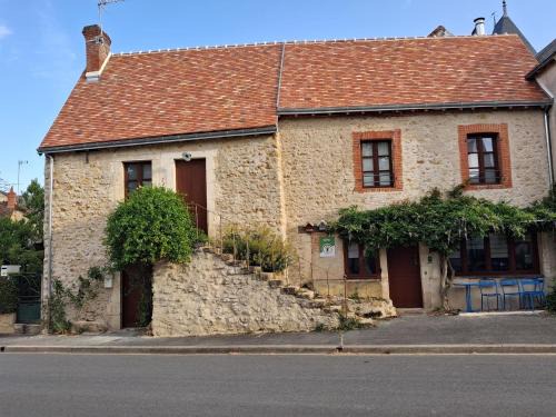 Le Menoux House | À louer : Ancienne forge avec sauna, piscine, proche plage et sites historiques - FR-1-591-193