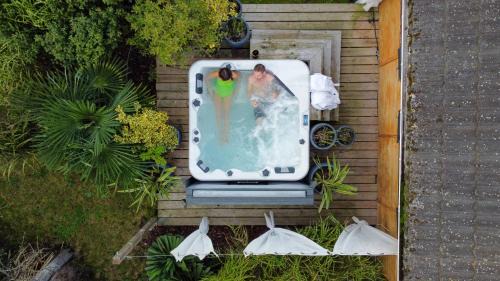 Muizon House | Ô85 - Cottage & Jacuzzi
