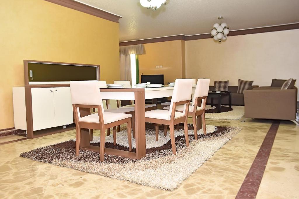 Al Duqqi Apartment | شقه 15