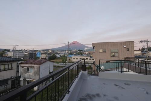 Fujiyoshida Apartment | サムライホテル 富士山ビュー 富士山駅7分 河口湖駅まで2駅 12名可