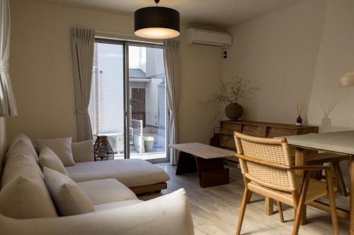 Naniwa Villa | 八万の宿