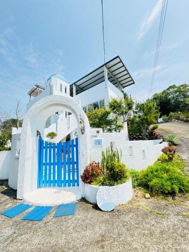 Puli House | 藍屋頂民宿Blue Dome