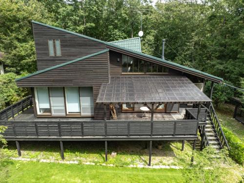 Nasu House | 那須プレミアムハウス 高級感あふれる内装 カラオケ 卓球 薪ストーブ