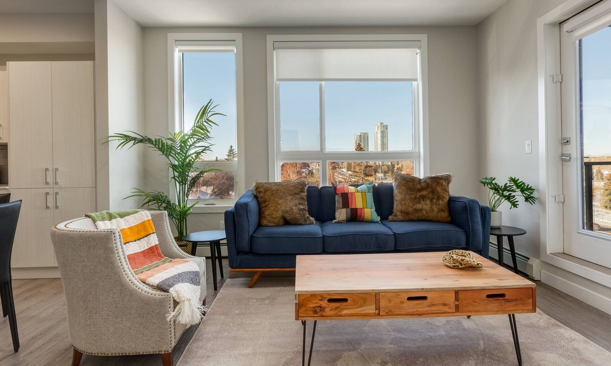 Shaganappi Apartment | $0 Cleaning Fee, King Bed, West Facing