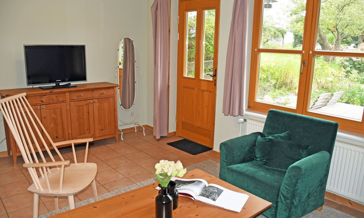Lancken-Granitz Cottage | 01 Holiday apartment with garden terrace - Holiday apartments in the fishing village and under the