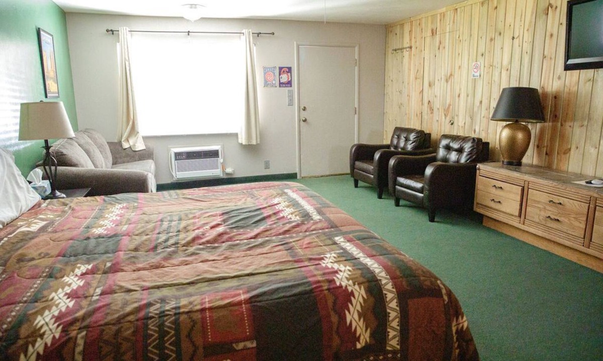 Sevier Apartment | 0132) Candy Suite 132