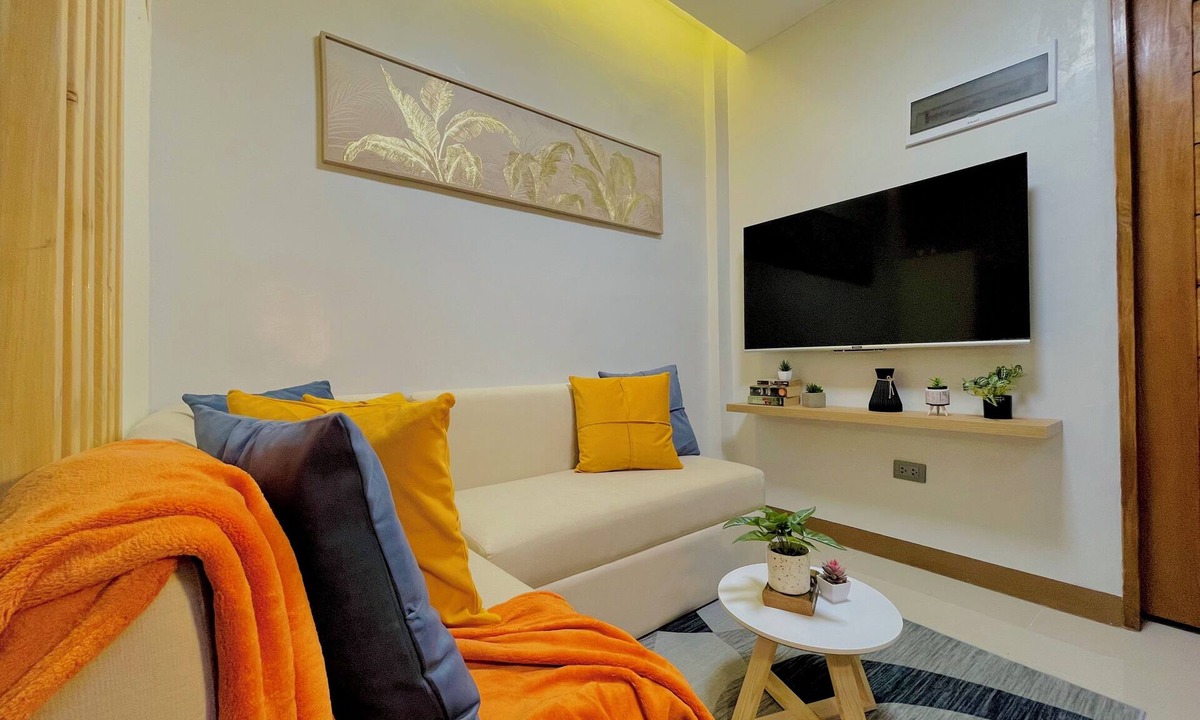 Lapu-Lapu Apartment | 02 Easy Access Stay, Minutes from Airport on Main Road