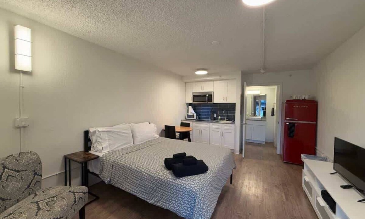 St. Johns Apartment | [03] ATX Studio: 1 Queen, Dog Park, Laundry Access