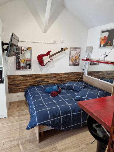 Razac-sur-l'Isle Apartment | 07 - Joli studio avec clim tout équipé avec un lit double, vue sur jardin, parking privatif gratuit, grand fourgon possible, tout le linge de maison est fourni