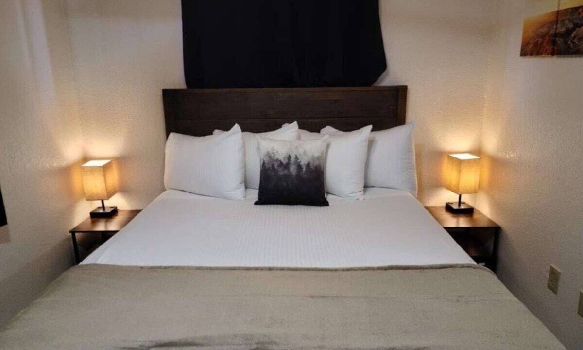 Valle House | 070A Cozy Studio w/Kitchen near South Rim Sleeps 4