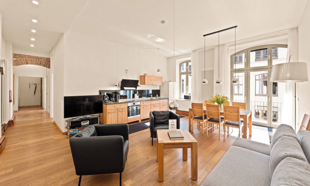 Kreuzberg Apartment | 1,184 sq ft Historic Downtown Landmark near Checkpoint Charlie