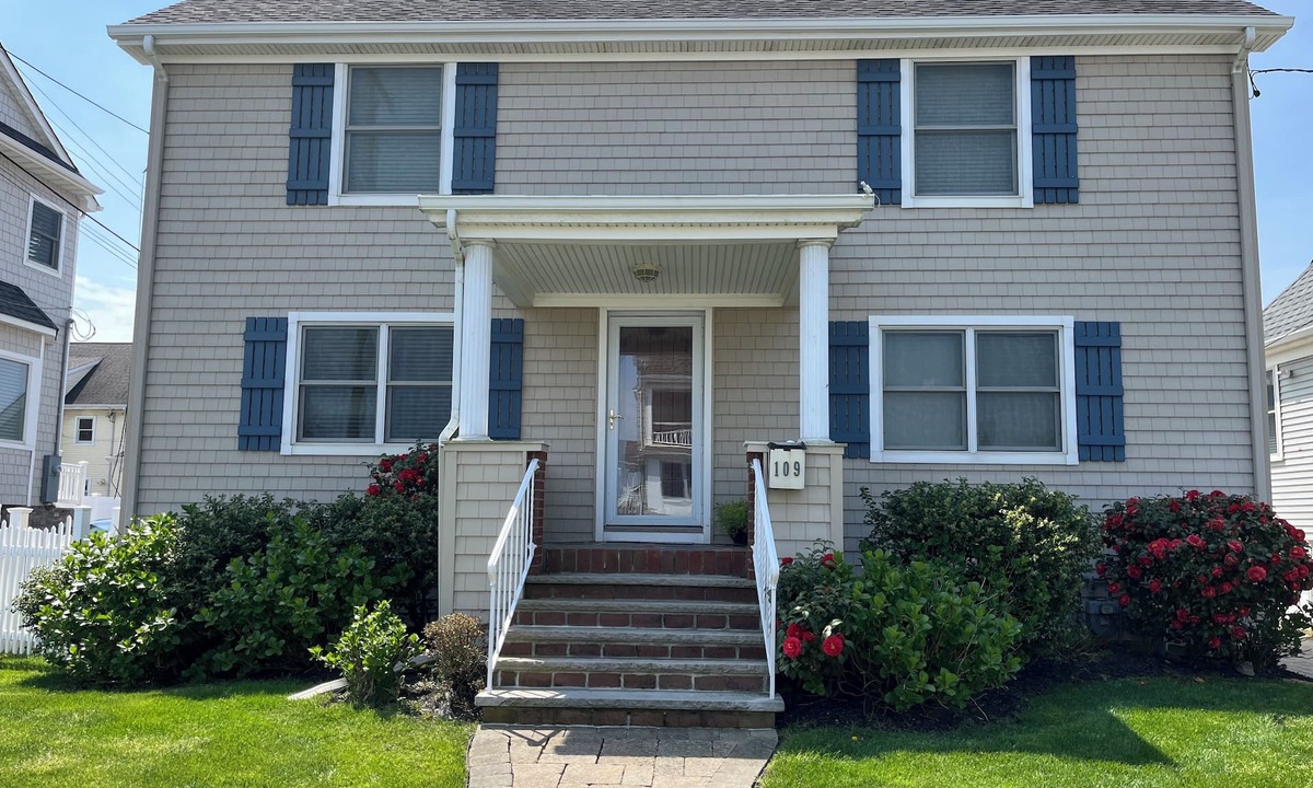 Wall House | 1/2 Block to Beach- Spring Lake Border- Great for Families, easy walk to Beach