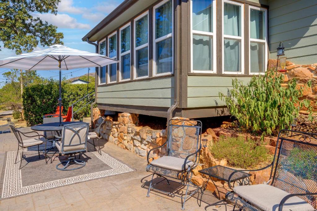 Medicine Park House | 1/2 Mi to Lake Lawtonka: Mtn-View Haven!