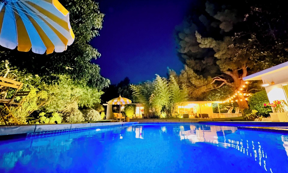 Arlington South House | 1-Acre Gated Home AND Guesthouse. Heated Pool & Spa. Victoria Avenue Retreat.