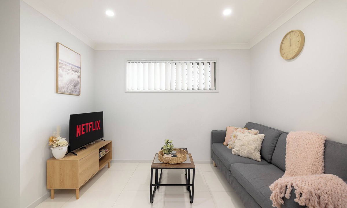 Rocklea Apartment | 1 Bdr Apt w/AC & Kitchen | Parking | 316F1