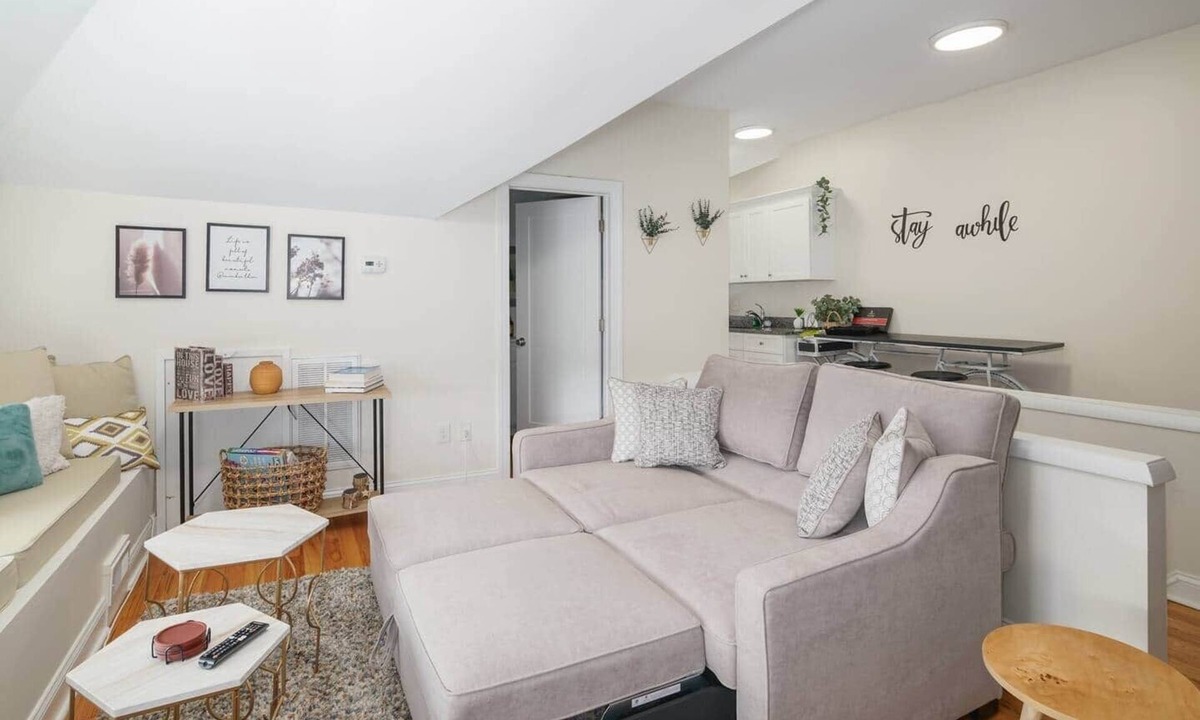 Foxcroft Square Apartment | 1 Bdrm Apt for Perfect Lil Getaway w/Free Parking
