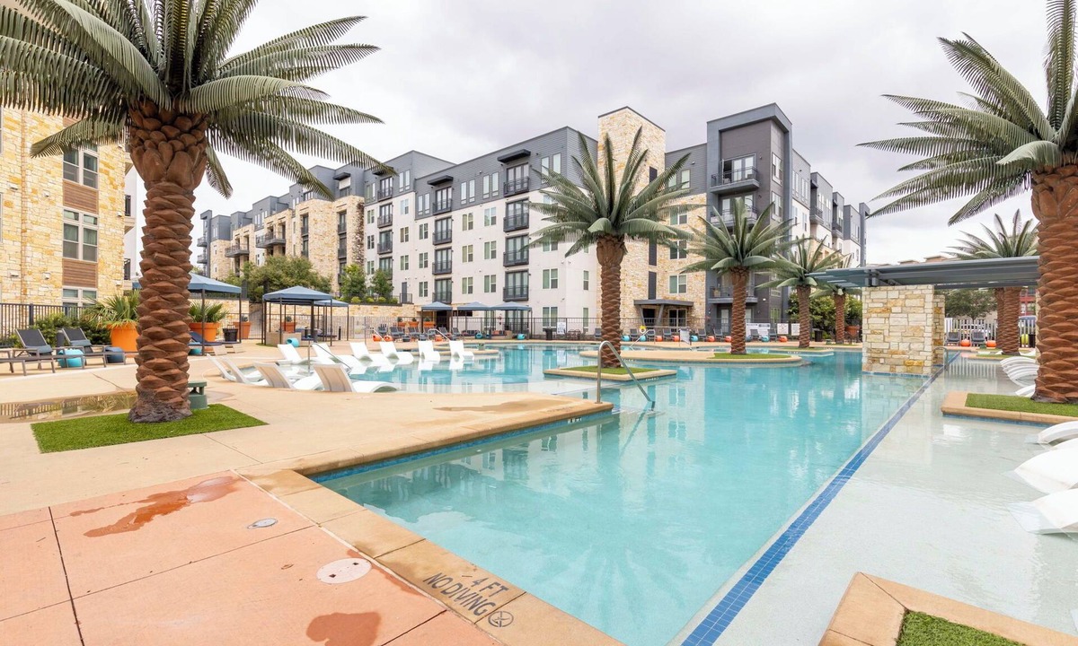 Addison Apartment | 1 Bed /1 Bath Apartment with King Bed; Full Unit