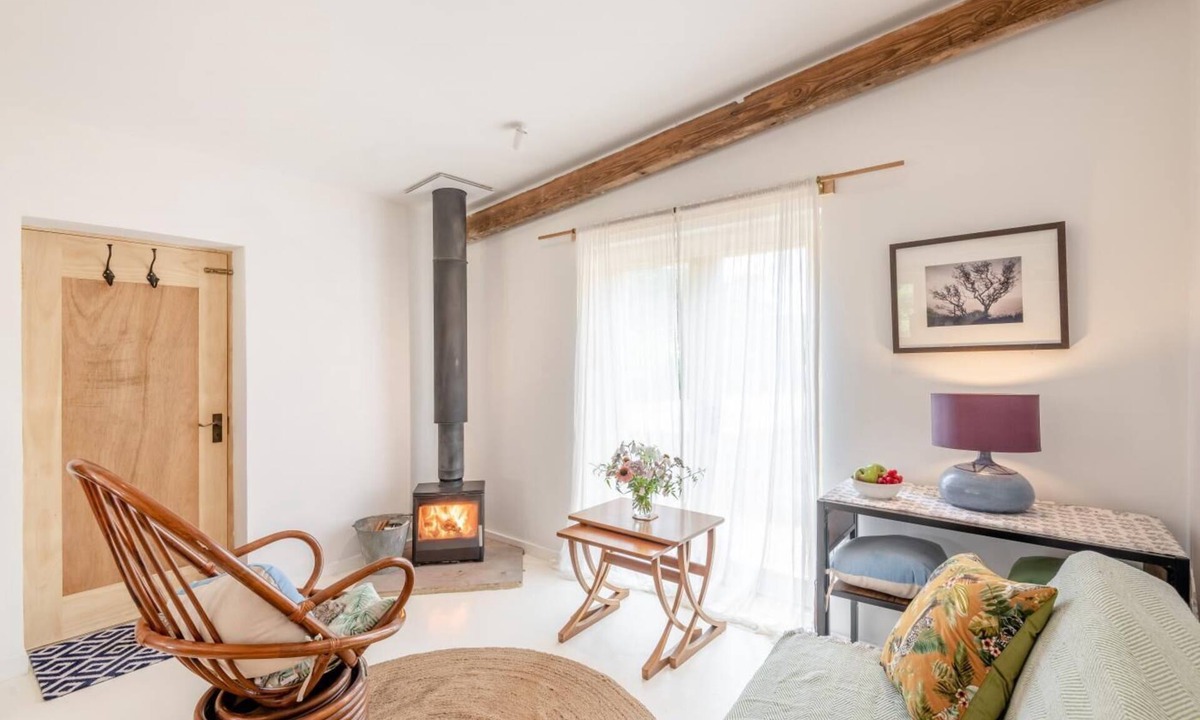 Faversham Cottage | 1 Bed in Luddenham (oc-s32602)
