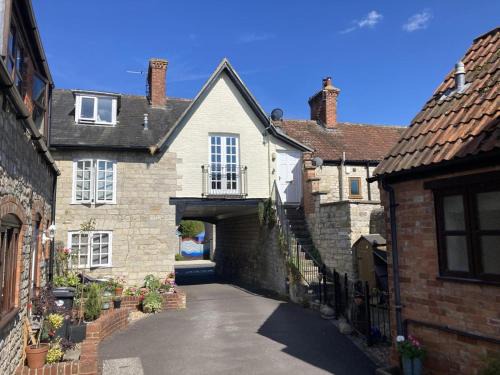 Queen Camel Apartment | 1 Bed in Queen Camel oc-c30506