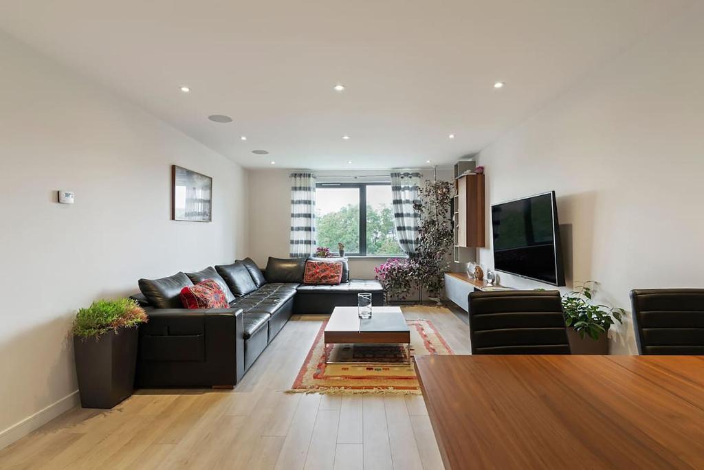 Friern Barnet Apartment | 1-Bed Spacious Flat, North London, 15 Minutes to Central