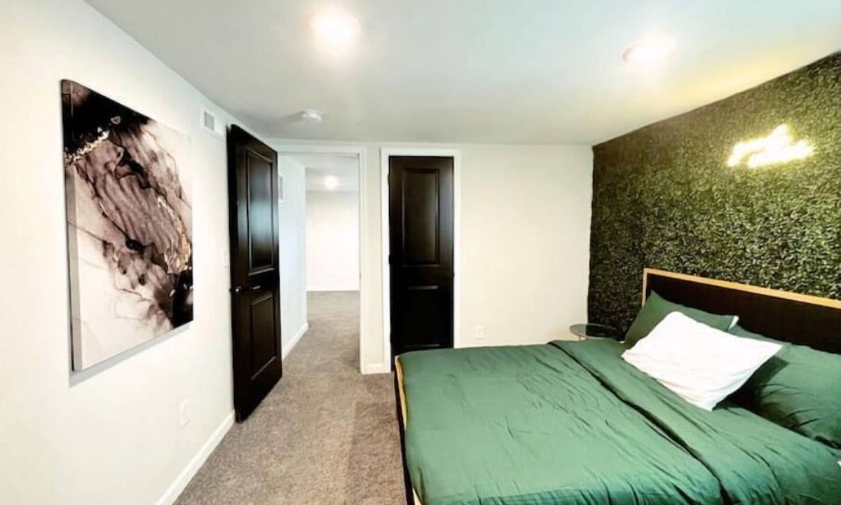 Central Forest Park Apartment | 1 Bedroom 1 Bathroom Apartment with Private Entrance & Guest Suite
