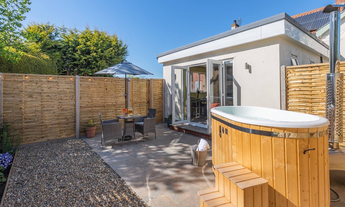 Thurlton Cottage | 1 bedroom accommodation in Thurlton