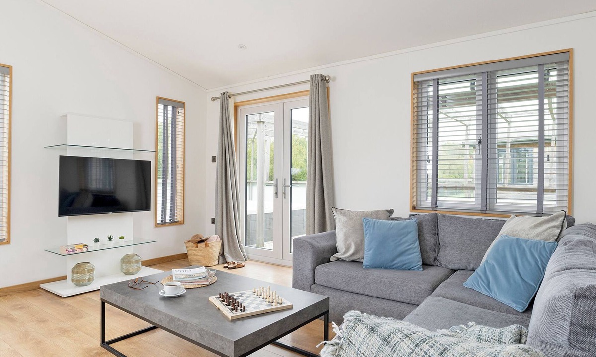 Greenham Ski Chalet | 1 bedroom accommodation in Newbury