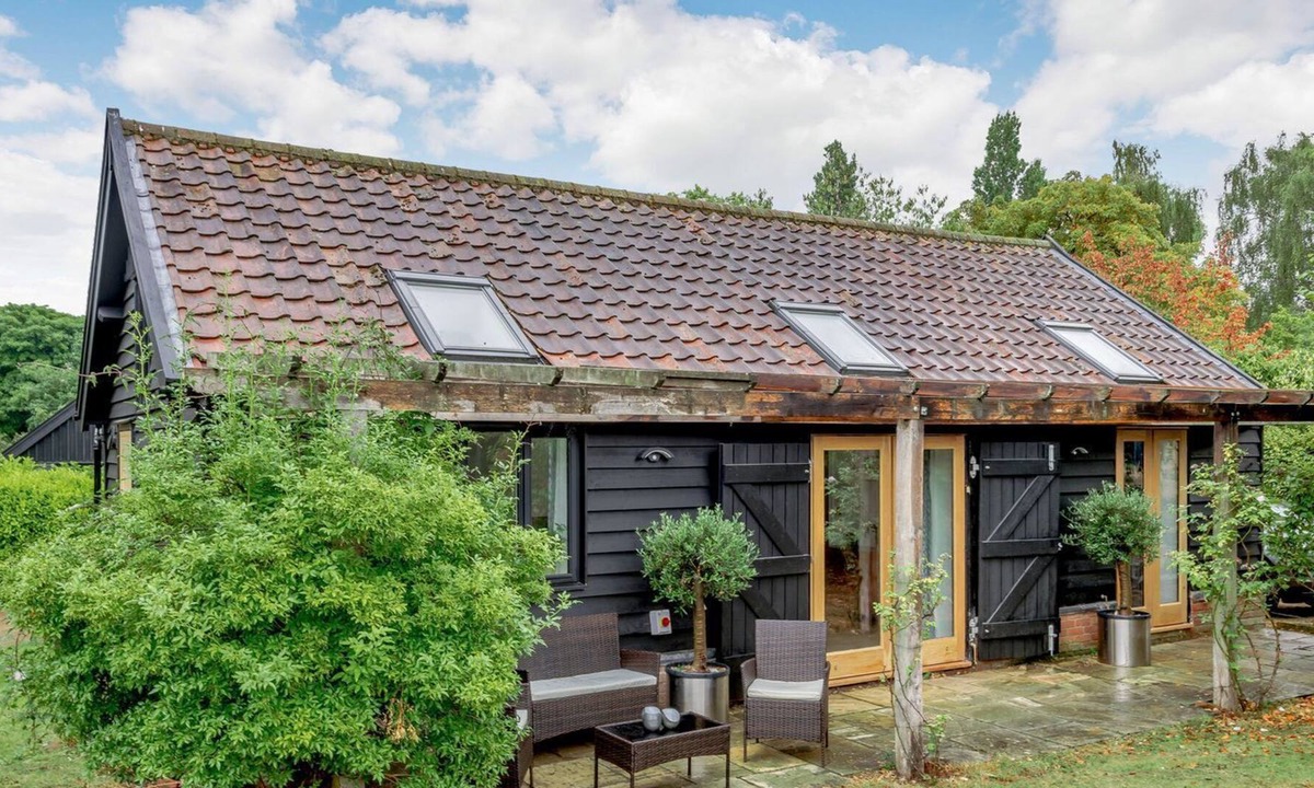 Stoke Holy Cross Cabin | 1 bedroom accommodation in Dunston, near Norwich