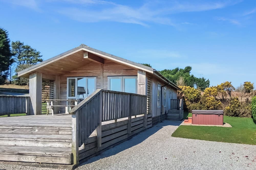 Carnmenellis Ski Chalet | 1 bedroom accommodation in Carnmenellis, Nr Falmouth