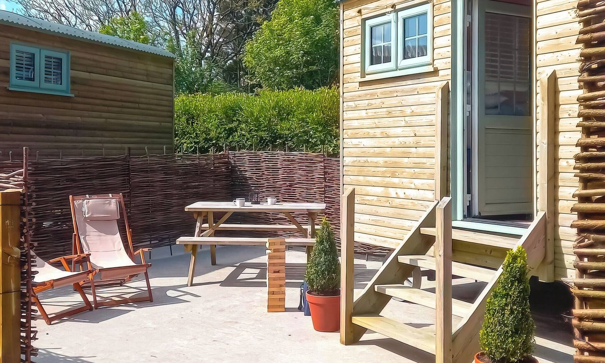 Carnmenellis Ski Chalet | 1 bedroom accommodation in Carnmenellis, Nr Falmouth