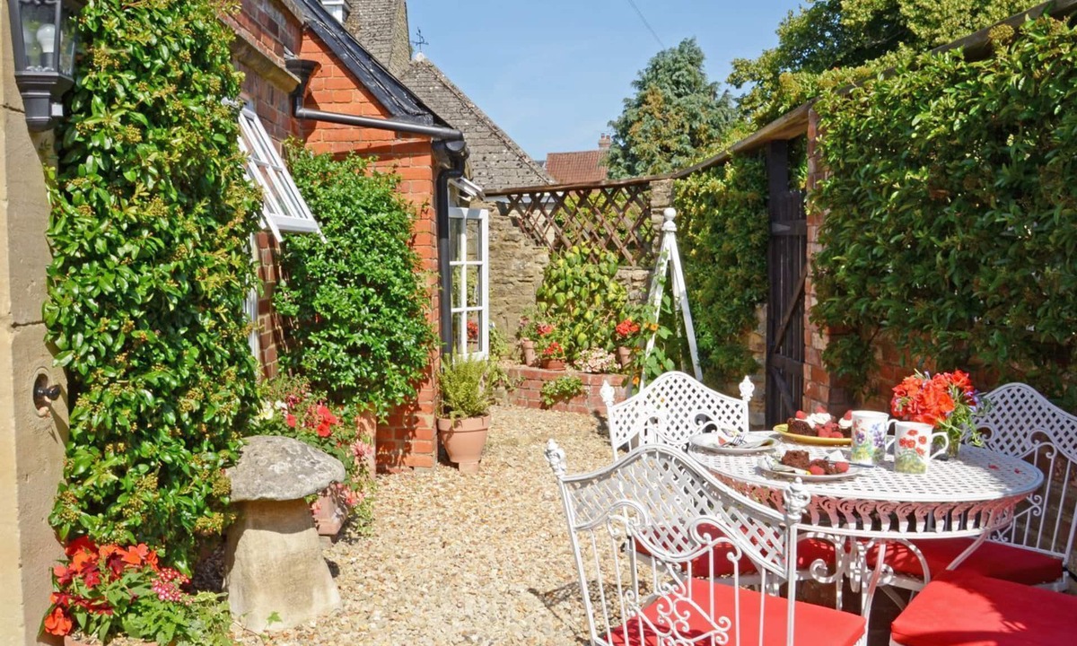 Whaddon Cottage | 1 bedroom accommodation in Steeple Ashton, near Trowbridge