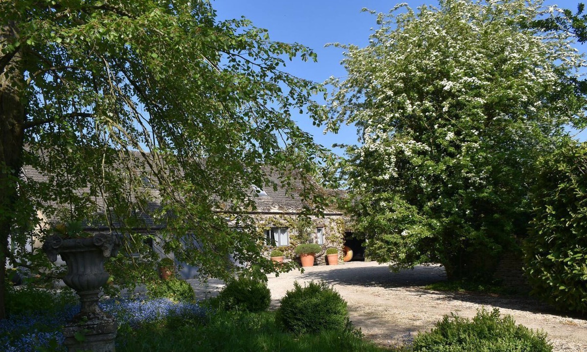 Bampton Cottage | 1 bedroom accommodation in Grafton, Bampton