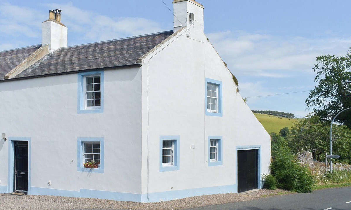 Kelso Cottage | 1 bedroom accommodation in Yetholm, near Kelso