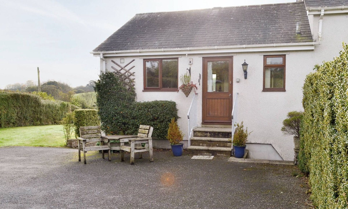 Totnes Cottage | 1 bedroom accommodation in Dartington, Totnes