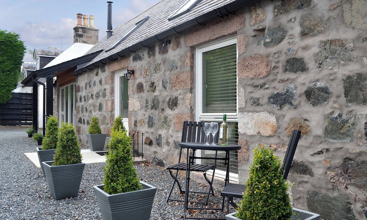 Insch Cottage | 1 bedroom accommodation in Oyne, near Inverurie