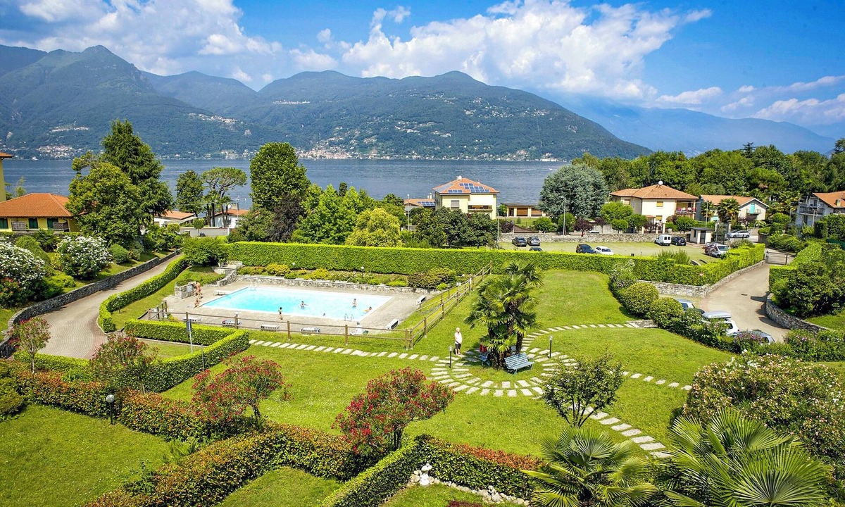 Germignaga Apartment | 1-bedroom apartment with terrace and garden in a residence with a park and pool