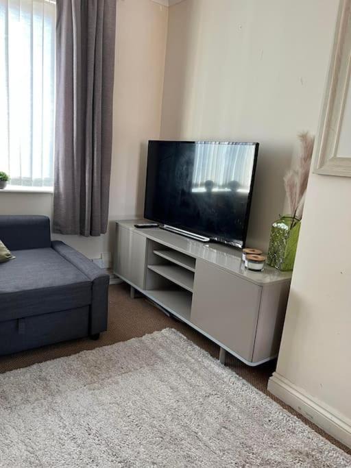 Abingdon Apartment | 1 bedroom flat sleeps 4 in Abingdon Oxfordshire