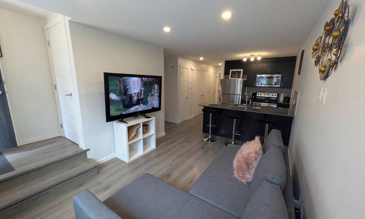 Seton House | 1-Bedroom + Sofa Bed - Private Condo Suite Seton