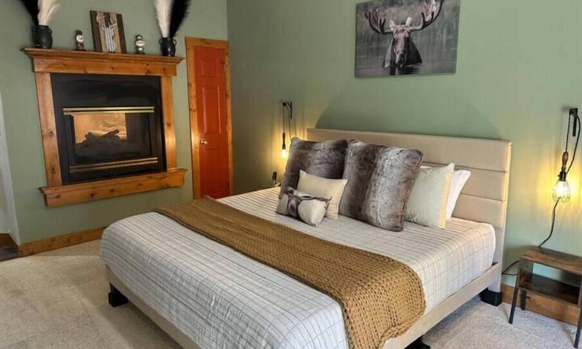 Hanover Apartment | 1 bedroom studio, pool, hot tub, sauna
