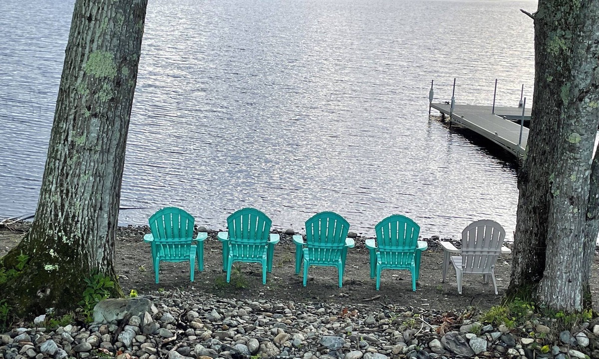 Union Cottage | 1-bedroom with loft cottage on beautiful Sennebec Pond with WiFi and heat pump.