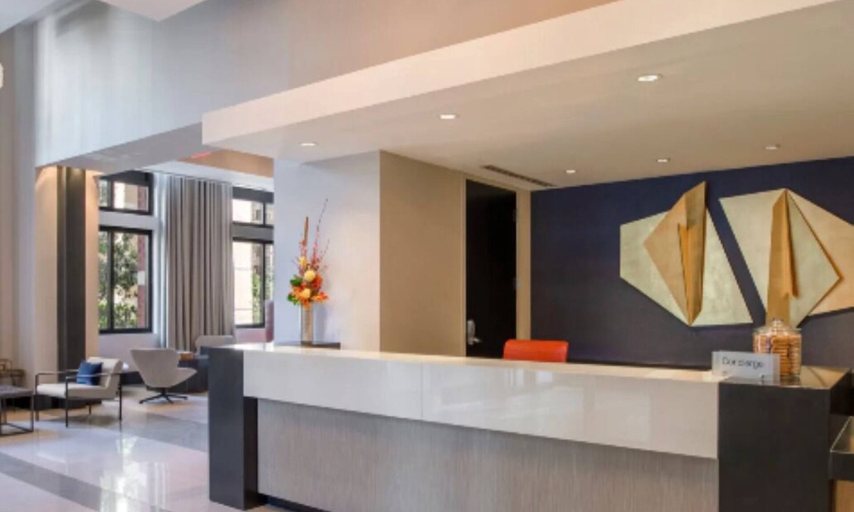 Radnor - Fort Myer Heights Apartment | 1-bedroom with on-site parking included in the Rosslyn Area