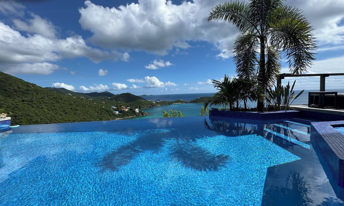 Rendezvous & Ditleff Apartment | 1 Bedroom with private pool & spectacular view - solar & battery powered!