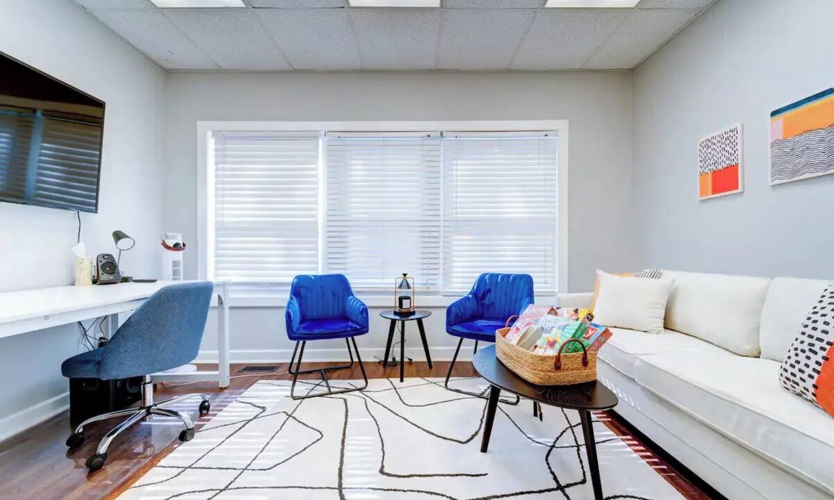 Dwight House | 1 Block from Yale. Premium WFH amenities, coffee bar, In-unit W/D. 1000+ sq ft