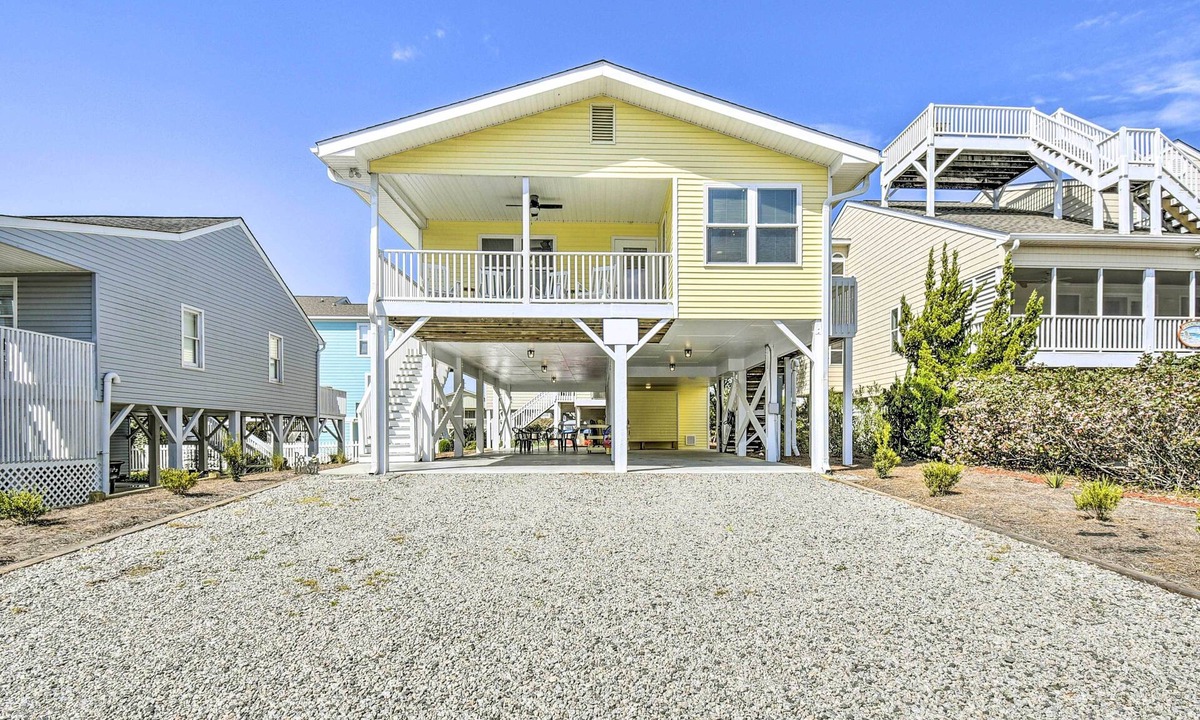 Sunset Beach Cottage | 1 Bock to Beach: Sunset Beach Home w/Private Deck