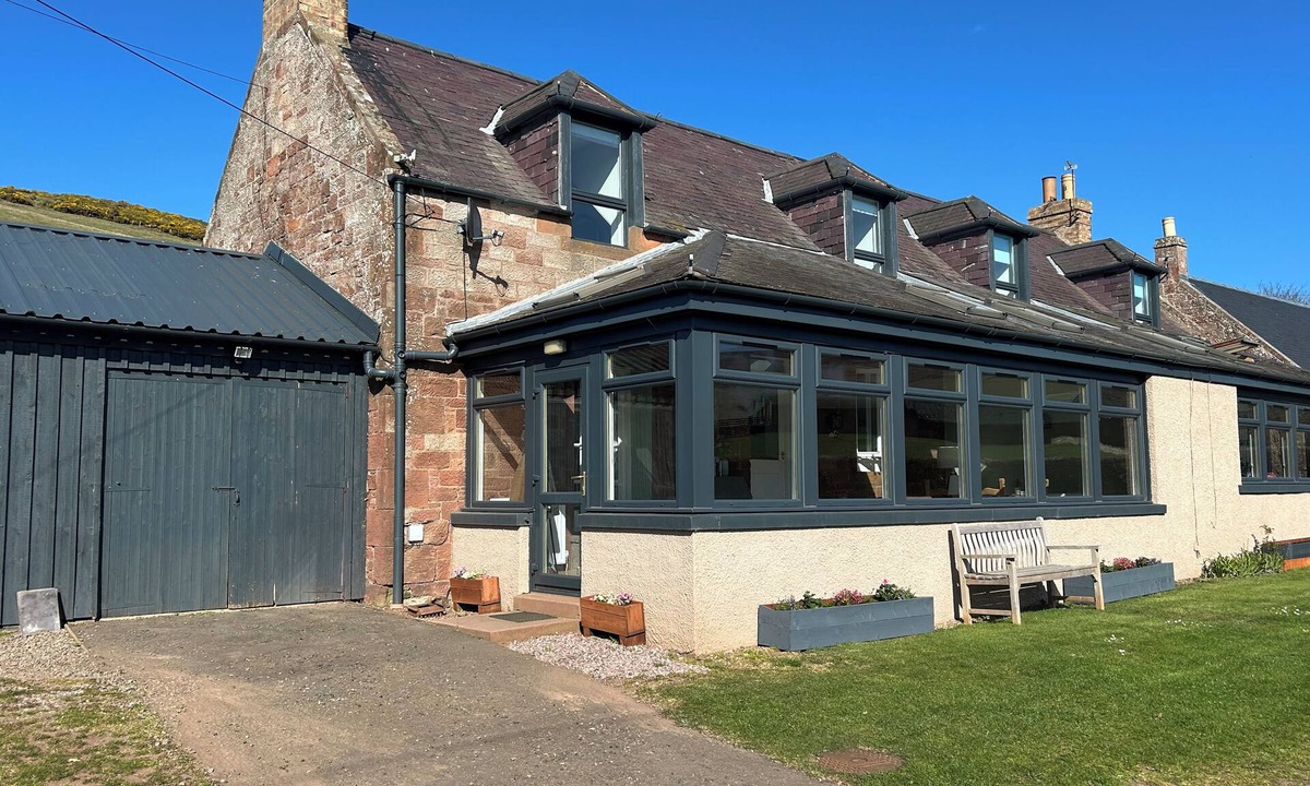 Dunbar Cottage | 1 DEUCHRIE COTTAGES, family friendly, with open fire in East Linton