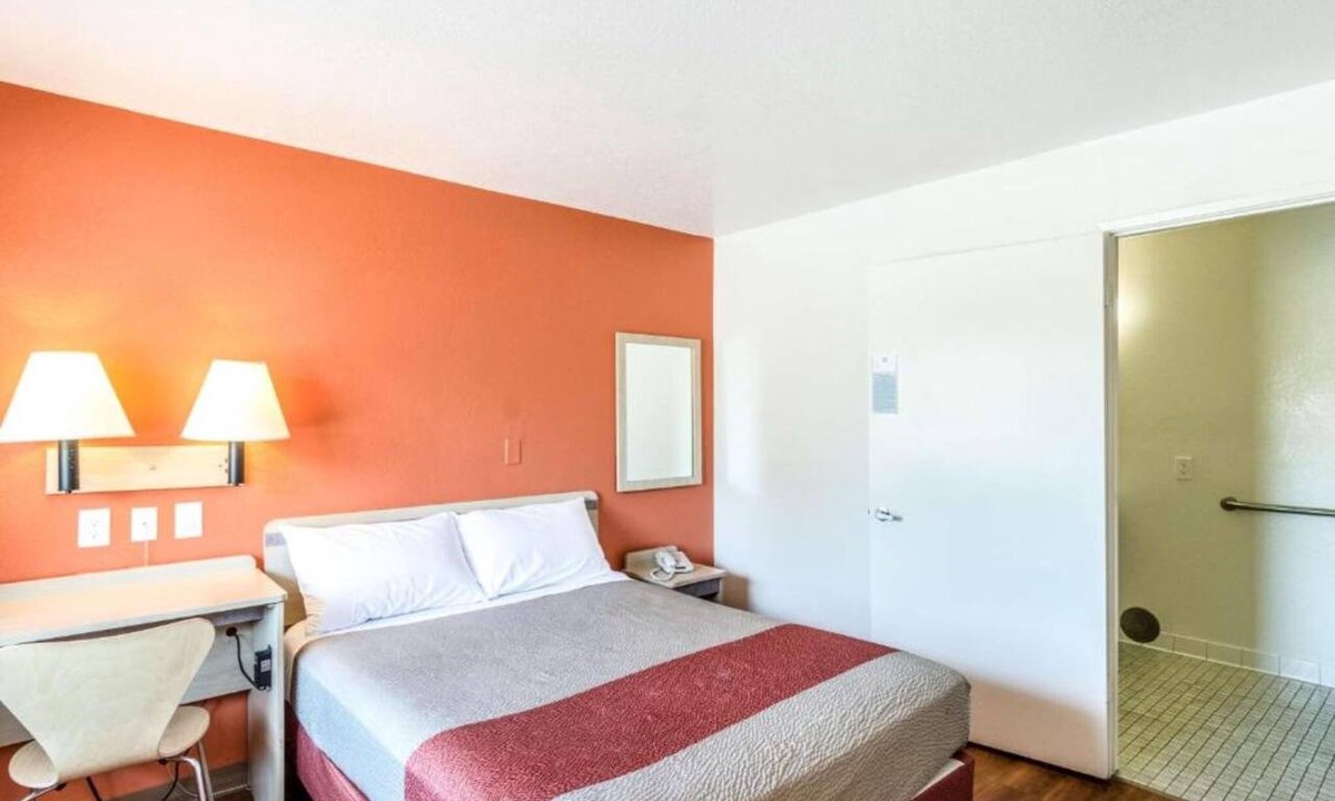 Redding Apartment | 1 Full Bed | ADA/RI Shower/Micfridge