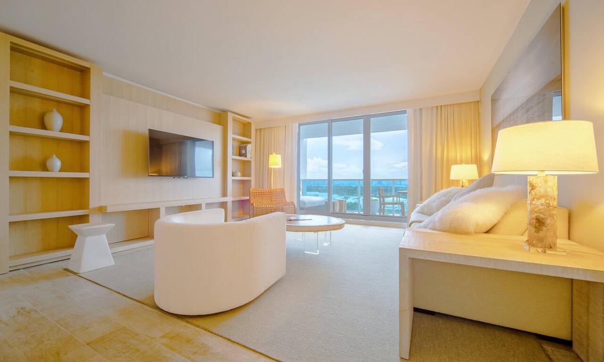 South Beach Apartment | 1 Hotel Corner Unit, 10th Fl ,Balcony, Beach Access