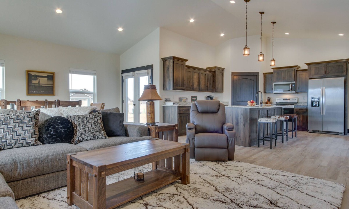 Dillon House | 1 Mi to Beaverhead River: Mtn-View Dillon Retreat