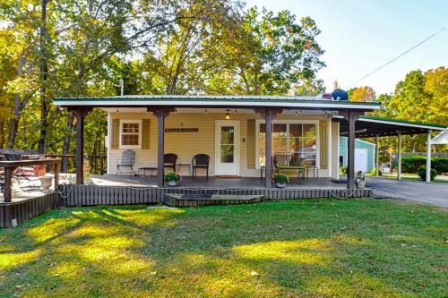 Springville House | 1 Mi to Buchanan Resort: Home w/Deck & Yard!